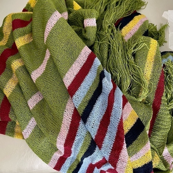 1 left! Beautiful Greens.. Apple Green..  Full Wrap w/Fringe - Picture 5 of 6